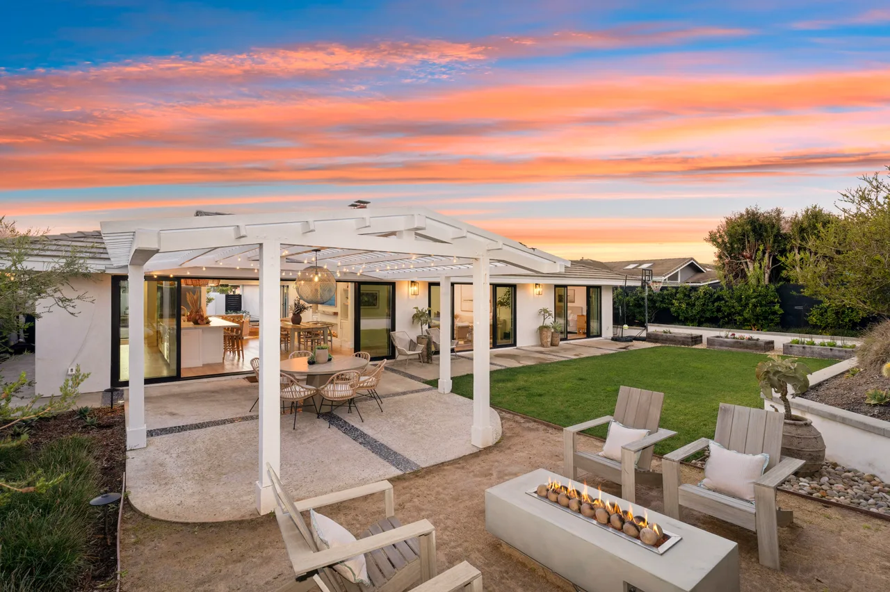 Featured photo of 1214 Outrigger Dr luxury home in Corona del Mar by Drake Construction